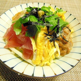 冷やして美味♡マグロ納豆と薄焼き卵のわさポンうどん